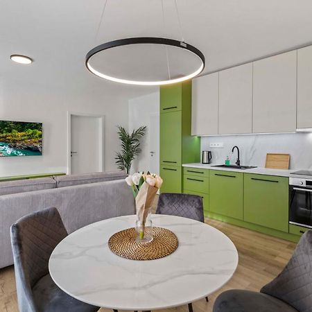 2 Bedroom Apt Steps To Nivy Station Μπρατισλάβα Εξωτερικό φωτογραφία