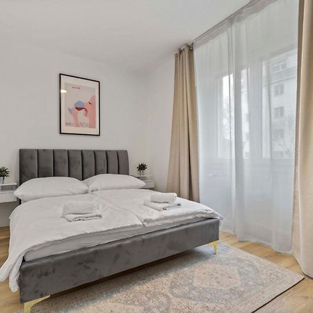 2 Bedroom Apt Steps To Nivy Station Μπρατισλάβα Εξωτερικό φωτογραφία