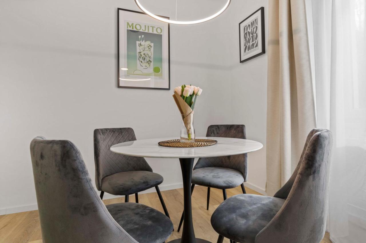 2 Bedroom Apt Steps To Nivy Station Μπρατισλάβα Εξωτερικό φωτογραφία
