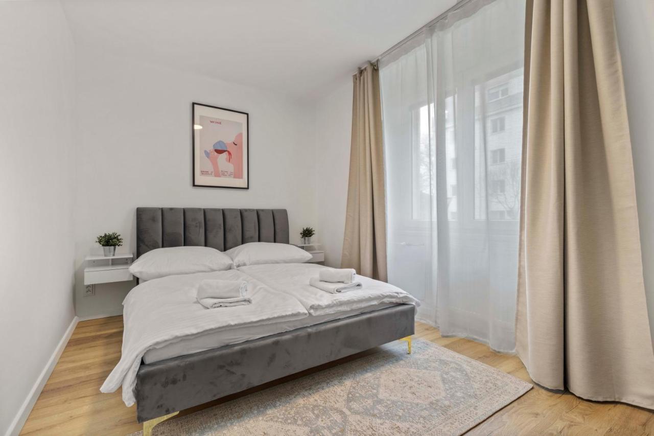 2 Bedroom Apt Steps To Nivy Station Μπρατισλάβα Εξωτερικό φωτογραφία