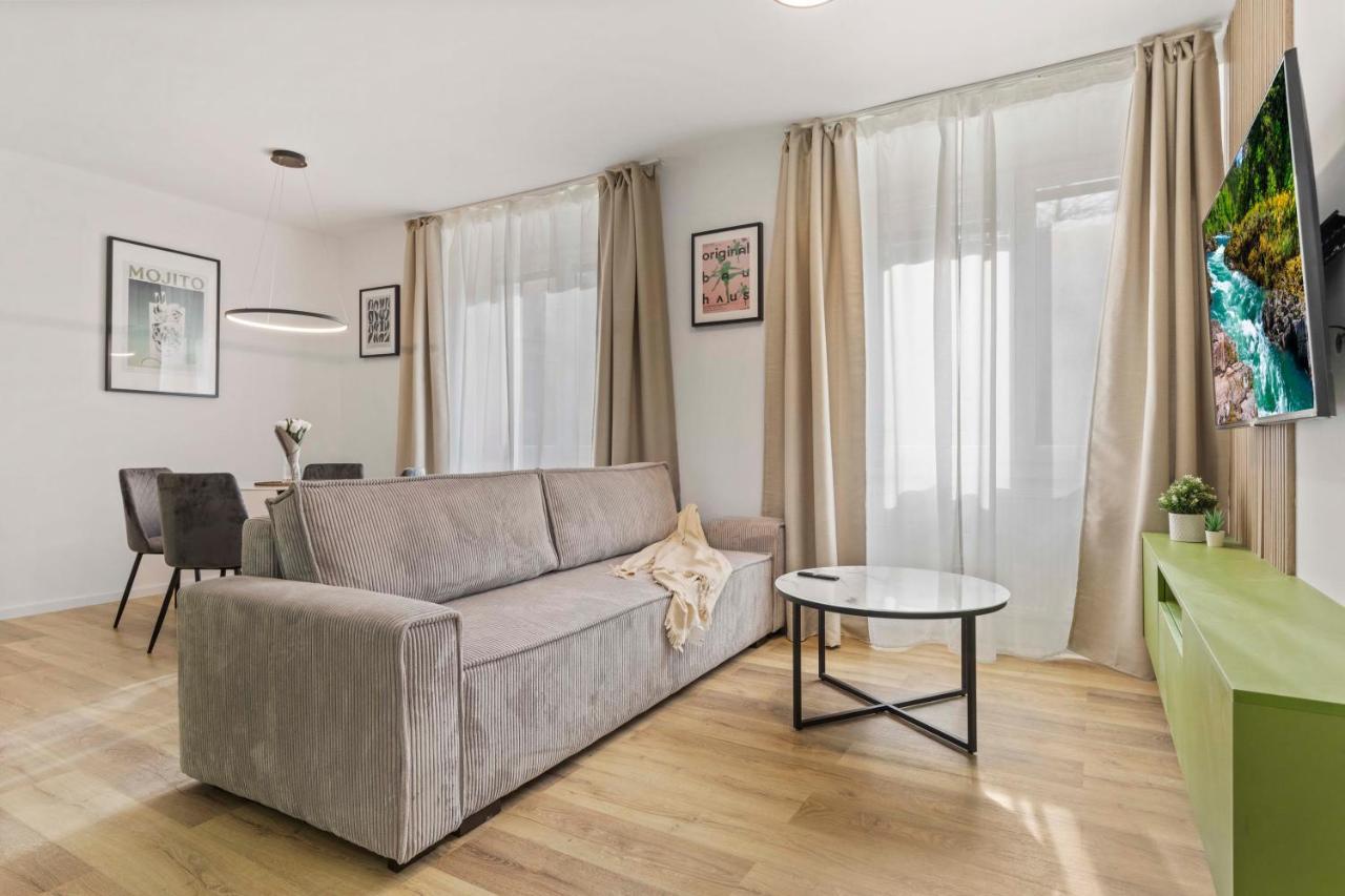 2 Bedroom Apt Steps To Nivy Station Μπρατισλάβα Εξωτερικό φωτογραφία