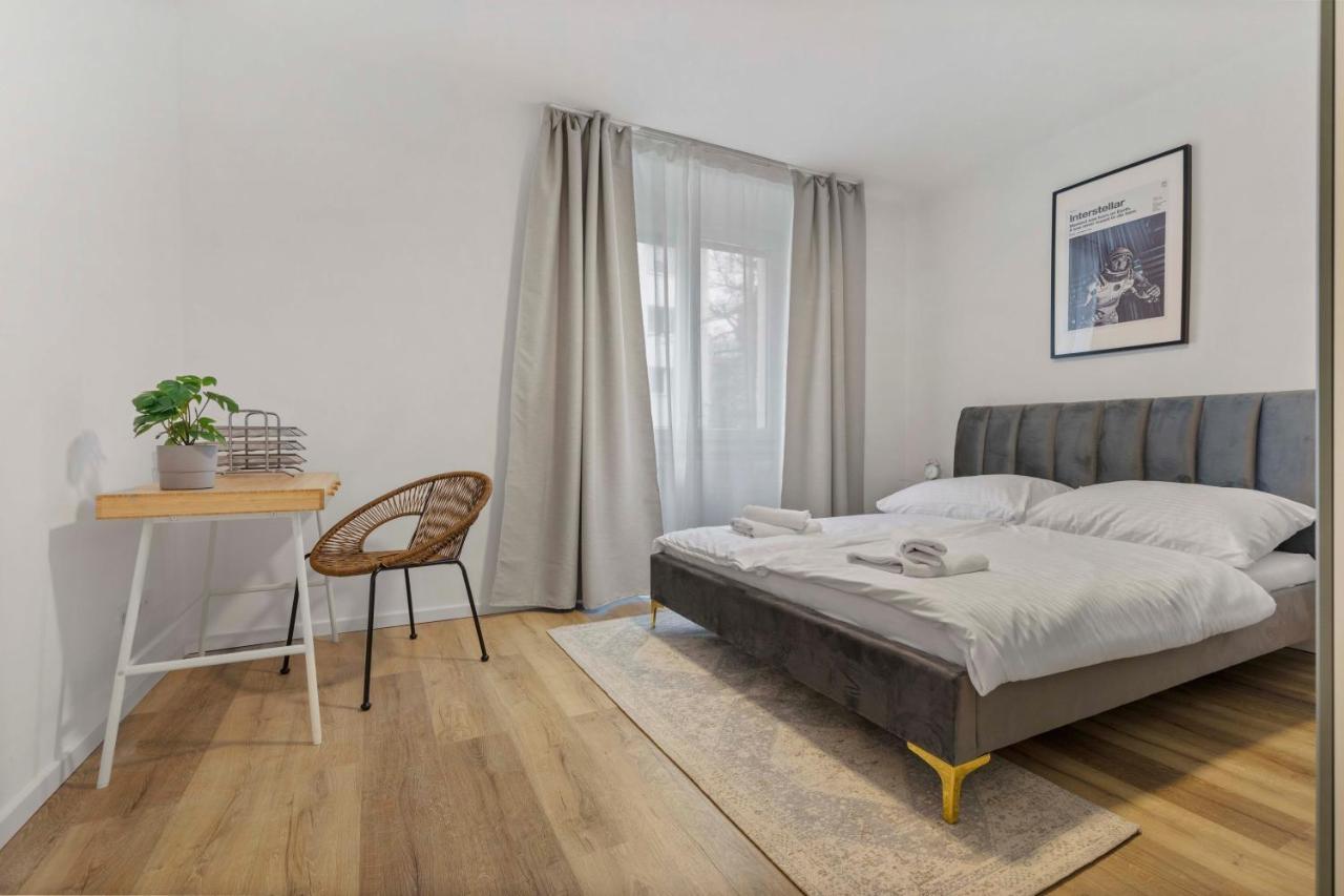 2 Bedroom Apt Steps To Nivy Station Μπρατισλάβα Εξωτερικό φωτογραφία