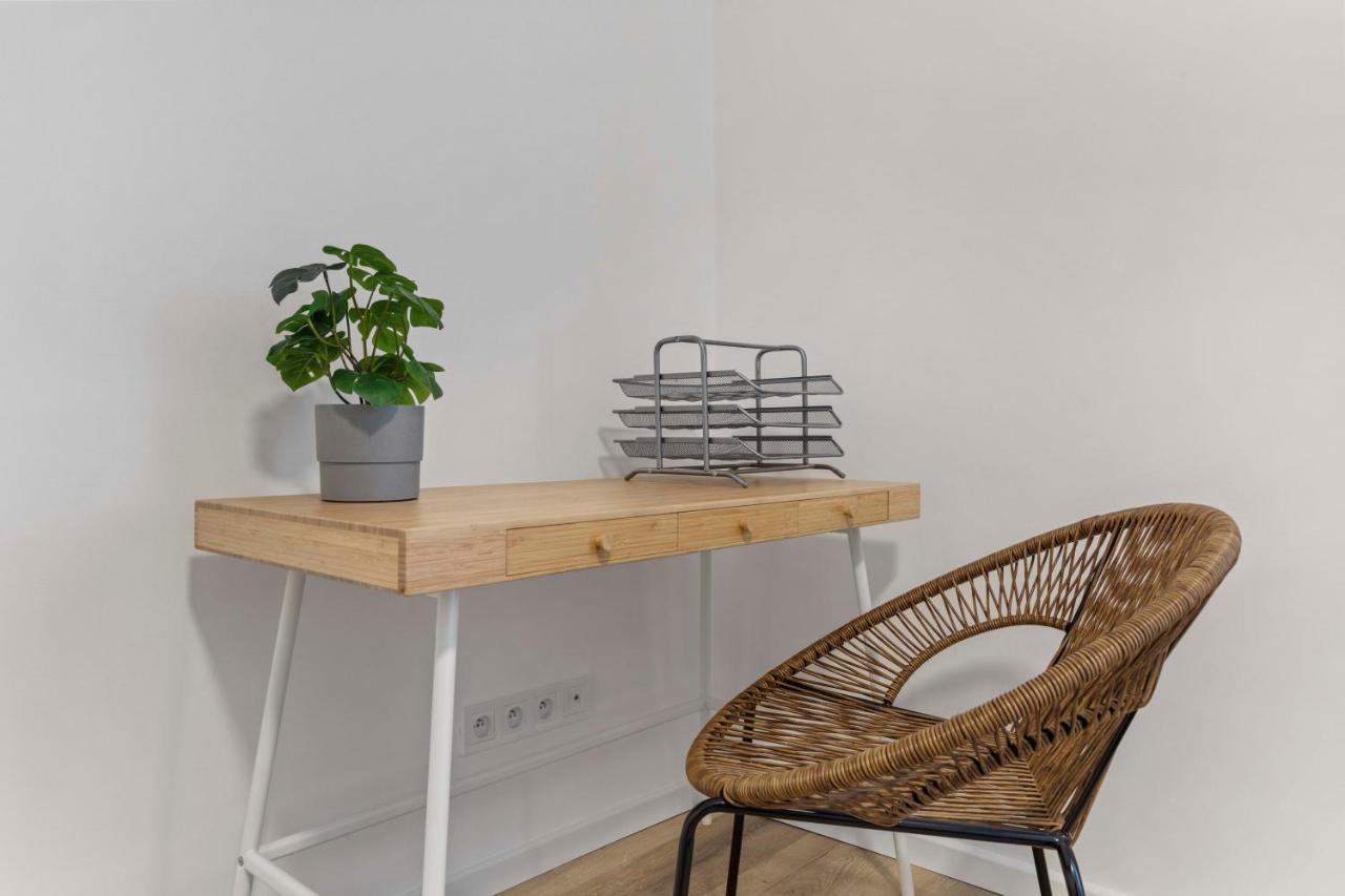 2 Bedroom Apt Steps To Nivy Station Μπρατισλάβα Εξωτερικό φωτογραφία