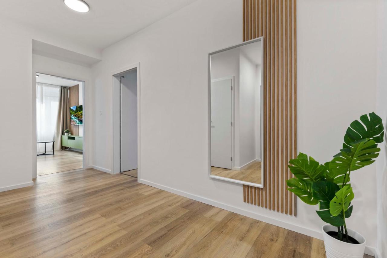 2 Bedroom Apt Steps To Nivy Station Μπρατισλάβα Εξωτερικό φωτογραφία