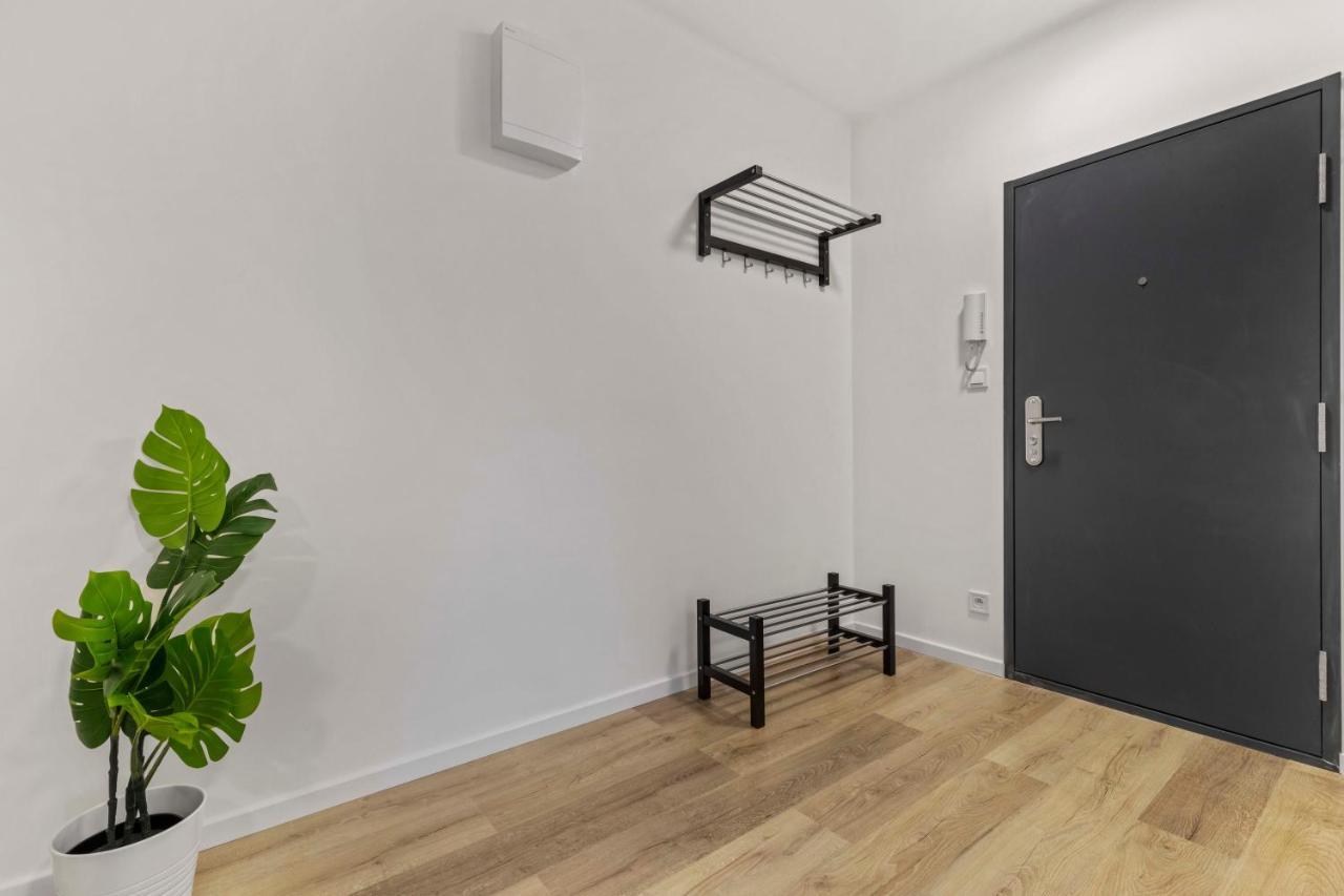 2 Bedroom Apt Steps To Nivy Station Μπρατισλάβα Εξωτερικό φωτογραφία