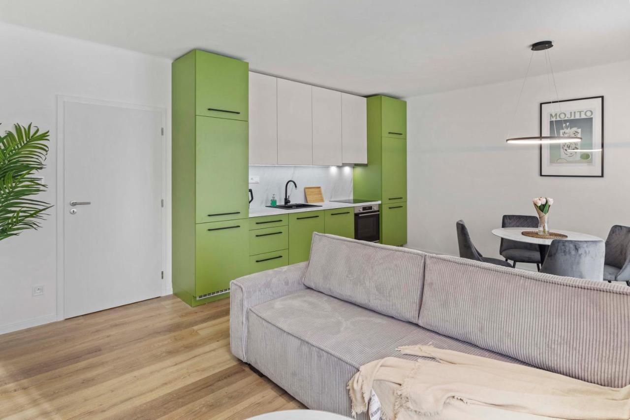 2 Bedroom Apt Steps To Nivy Station Μπρατισλάβα Εξωτερικό φωτογραφία